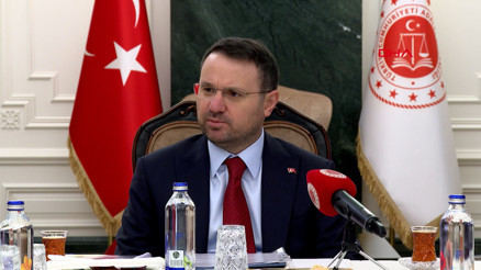 Bakan Gürlek, eski Özel Harekat Daire Başkanı Oktayın ailesini kabul etti Bakan Gürlek, eski Özel Harekat Daire Başkanı Oktayın ailesini kabul etti