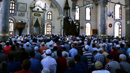 Bugünün (7 Ağustos) cuma hutbesi konusu ve PDF metni || Diyanet bu haftaki cuma hutbesini yayınladı: Kardeşlik