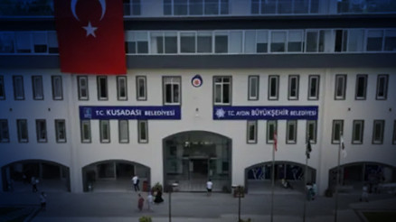 Kuşadası Belediyesine rüşvet ve irtikap operasyonu: 15 şüpheli gözaltında
