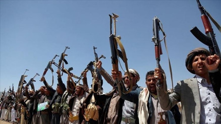 Husiler Yemeni vurdu: 2 ölü 14 yaralı