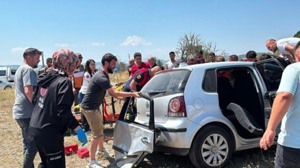 Kavşakta feci kaza: 1 ölü, 5 yaralı