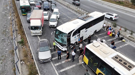 Başakşehirde yolcu otobüsü İETT otobüsüne çarptı: 5 yaralı