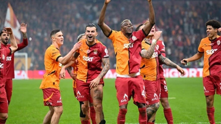 Galatasaray neden transfer yapmıyor Tribünde protesto
