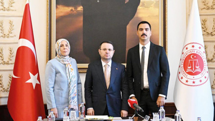 Bakan Gürlek, Yazıcıoğlu’nun ailesiyle buluştu