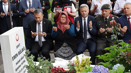 Şehit Eren Bülbül şehadetinin 9’uncu yılında anıldı Anne Ayşe Bülbül: Benim için 9 bin yıl geçti Şehit Eren Bülbül şehadetinin 9’uncu yılında anıldı Anne Ayşe Bülbül: Benim için 9 bin yıl geçti