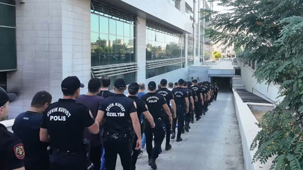 Mersinde yasa dışı bahis operasyonu: 37 kişi tutuklandı Mersinde yasa dışı bahis operasyonu: 37 kişi tutuklandı
