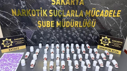 Kuzey Marmara Otoyolunda durdurulan araçta 3 bin 147 sentetik ecza ele geçirildi