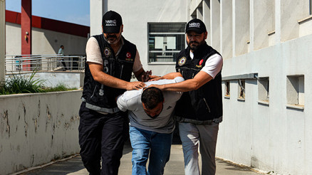 Adanada 283 bin uyuşturucu hapla yakalanan şüpheli: Bana ait değil, kimsenin günahını alamam Adanada 283 bin uyuşturucu hapla yakalanan şüpheli: Bana ait değil, kimsenin günahını alamam