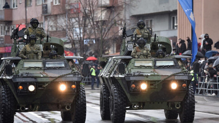 NATOdan Kosova kararı: Arnavutlar ile Sırpların bölgelerini ayıran köprüde geri çekilme başladı