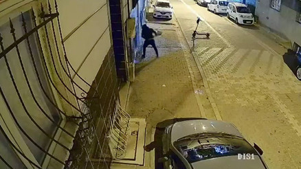 Esenyurt’ta eski sevgili dehşeti: Binayı kundaklayıp camları kırdı