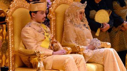 Onu masal sarayında altınlara bulayıp evlendirmişti... Sultan fermanı yazdı, adımızı lekeledin dediği dört çocuklu gelinin tüm unvanları gitti