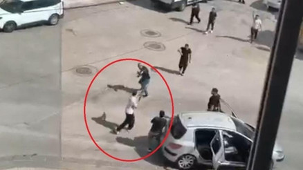 Ankarada sokakta dehşet saçtı… Kalabalığın üzerine pompalı tüfekle ateş açtı anlar kamerada Ankarada sokakta dehşet saçtı… Kalabalığın üzerine pompalı tüfekle ateş açtı anlar kamerada