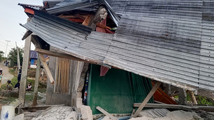 Endonezyada 7.7lik deprem: Tsunami uyarıları peş peşe geldi
