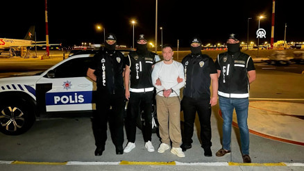 Türkiyeye iade edilen organize suç örgütü elebaşı Serkan Kurtuluş İstanbula getirildi