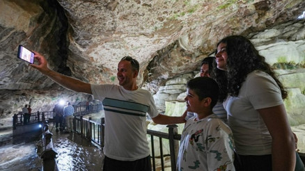 Yer altındaki Pamukkale’ye ziyaretçi akını