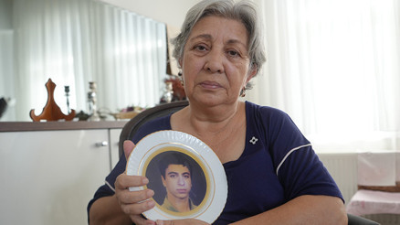 Depremden sağ çıktı, sevk edilirken kayboldu: Acılı anne 18 mezar açtırarak oğlunun cenazesine ulaştı