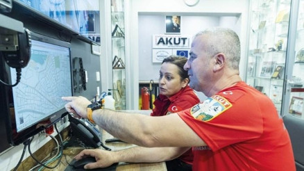 Enkaz altından ‘arama kurtarma’ya