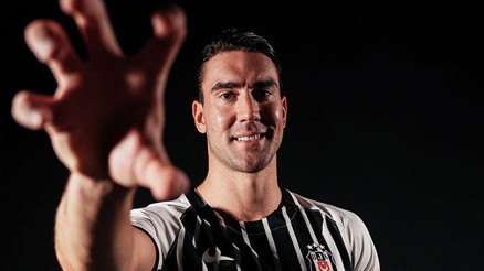 Beşiktaş, Dusan Vlahovici UEFA listesine ekledi