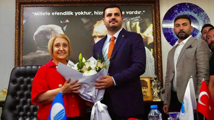 Eyyüp Kadir İnandan İlkay Çiçek açıklaması: 1,5 yıl boyunca AK Parti’ye geçmek istedi