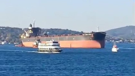 Kerç Boğazında İHA saldırısına uğrayan gemi İstanbul Boğazından geçti Kerç Boğazında İHA saldırısına uğrayan gemi İstanbul Boğazından geçti