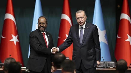 Somali Cumhurbaşkanı Mahmuddan Türkiyeye övgü dolu sözler: Balık tutmayı öğretti