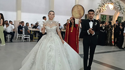 Gaziantepteki düğünde damada altın yerine araç lastiği hediye edildi Gaziantepteki düğünde damada altın yerine araç lastiği hediye edildi