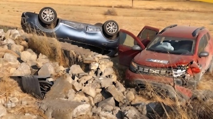 Afyonkarahisarda iki otomobil çarpıştı: 2 ölü, 4 yaralı Afyonkarahisarda iki otomobil çarpıştı: 2 ölü, 4 yaralı