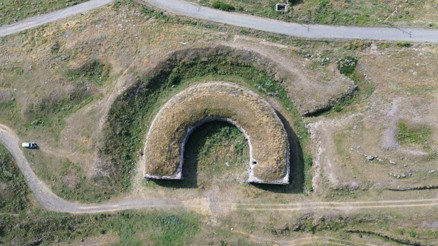 200 yıl önce Karsta inşa edildi... Bir dönem kadın hapishanesi olarak kullanıldı Havadan görüntülendi
