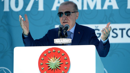 Malazgirt Zaferi’nin 955. Yıl Dönümü Cumhurbaşkanı Erdoğan: Bölgemizde tarih yeniden yazılıyor, Türkiye yön veriyor Malazgirt Zaferi’nin 955. Yıl Dönümü Cumhurbaşkanı Erdoğan: Bölgemizde tarih yeniden yazılıyor, Türkiye yön veriyor