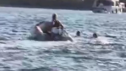 Akıntıya kapılan tatilci şişme botla kurtarıldı