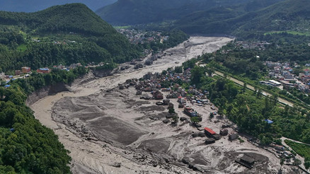 Nepaldeki felaketin sırrı çözüldü Sel evleri yuttu: Bilanço ağırlaşıyor