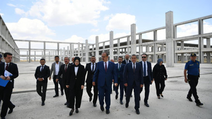 Vali Canbolat’tan fuar alanına ziyaret