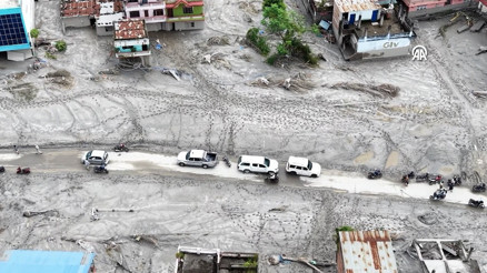 Nepal’deki sel felaketi havadan görüntülendi