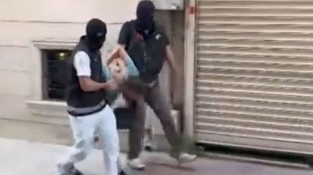 İngiltere’den kırmızı bültenle aranıyordu İstanbul’da yakalandı