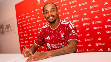 Liverpool tarihi transferini duyurdu