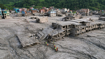 Nepaldeki felakette ölü sayısı 1003e yükseldi