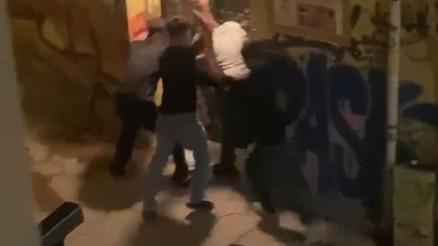 Beyoğlunda sokakta darbedip gasbettiler: 21 suç kaydı bulunan 4 çocuk tutuklandı