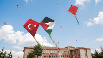 Uçurtmalar Gazzeli çocuklar için yükselecek Uçurtmalar Gazzeli çocuklar için yükselecek
