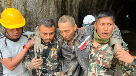 Nepalde yeni mucize: 10 gün sonra kurtarıldılar