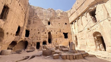Tarihi Manastır’da 63 yıllık tartışma gülen Meryem Ana ‘fırça’ oyunu mu