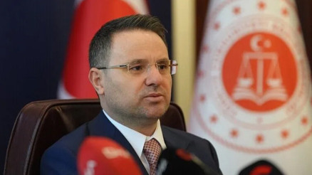 Adalet Bakanı Gürlek bilançoyu açıkladı: 103 orman yangını soruşturmasında 16 tutuklama Adalet Bakanı Gürlek bilançoyu açıkladı: 103 orman yangını soruşturmasında 16 tutuklama