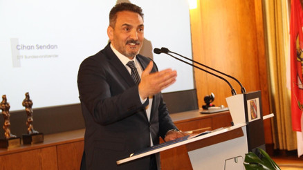 Cihan Sendan: “Türk diasporasının sandık hakkı sorgulanamaz” Cihan Sendan: “Türk diasporasının sandık hakkı sorgulanamaz”