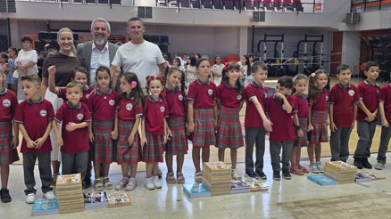 Prizren’de ilkokul öğrencilerine eğitim setleri dağıtıldı