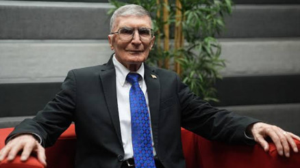 Azerbaycandan Aziz Sancara Şöhret Nişanı Azerbaycandan Aziz Sancara Şöhret Nişanı