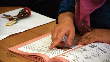 Okuryazarlıkta dev adım: 1 milyondan fazla kişi mezun oldu, 471 bin kadın okuma yazma öğrendi Okuryazarlıkta dev adım: 1 milyondan fazla kişi mezun oldu, 471 bin kadın okuma yazma öğrendi