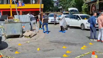 İstanbul’da seyir halindeki otomobile kurşun yağdı: Araçta 28 mermi izi, 1 ölü İstanbul’da seyir halindeki otomobile kurşun yağdı: Araçta 28 mermi izi, 1 ölü