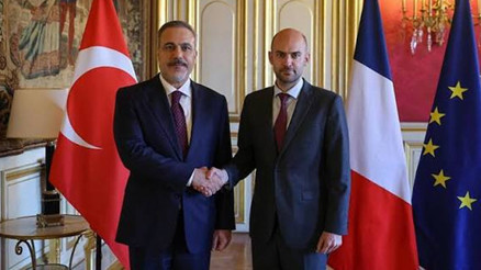 Dışişleri Bakanı Fidan, Fransız mevkidaşı Barrot ile görüştü
