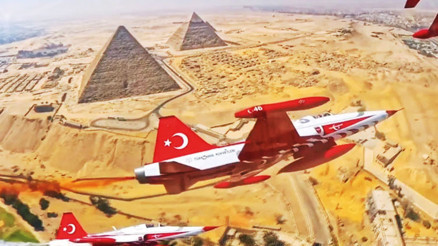 Rum lider Mısır’da Türk Yıldızları’nı izledi Rum lider Mısır’da Türk Yıldızları’nı izledi