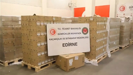 Kapıkule’de X-Ray taraması ele verdi: TIR’dan 79 bin 790 set çıktı Kapıkule’de X-Ray taraması ele verdi: TIR’dan 79 bin 790 set çıktı
