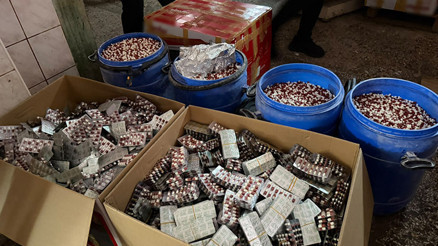 Mersinde fırın görünümlü zehir zulası: Varil varil uyuşturucu hap çıktı